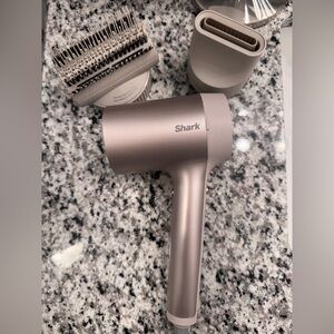 Shark Hair Dryer in Silver